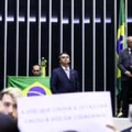 Em 2014, o deputado Jair Bolsonaro causou confusão na Câmara ao homenagear militares em sessão solene que lembrou os 50 anos do golpe.