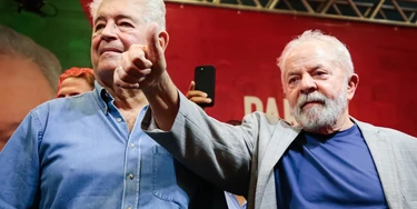 Requião, agora petista, e Lula: mudanças no roteiro para evitar problemas de segurança.