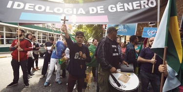 “Queimem a bruxa!” Visita de Judith Butler provoca manifestações nas ruas de São Paulo
