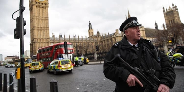 LONDON, ENGLAND - MARCH 22: An armed police officer stands guard near Westminster Bridge and the Houses of Parliament on March 22, 2017 in London, England. A police officer has been stabbed near to the British Parliament and the alleged assailant shot by armed police. Scotland Yard report they have been called to an incident on Westminster Bridge where several people have been injured by a car. (Photo by Jack Taylor/Getty Images)