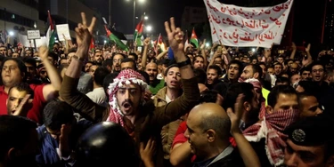 Primeiro-ministro da Jordânia cai, mas protestos contra austeridade continuam