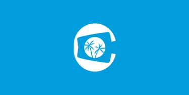 Imagem com a logomarca da Rede Globo partida e coqueiros dentro do círculo central