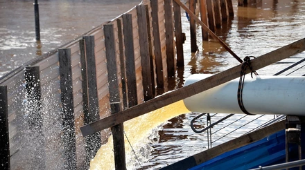A Bombas Sinos é a fornecedora responsável pelos dois maiores contratos de manutenção do sistema de proteção contra enchentes desde 2016, segundo dados oficiais da prefeitura de Porto Alegre. (Foto: Donaldo Hadlich/Código 19/Folhapress)