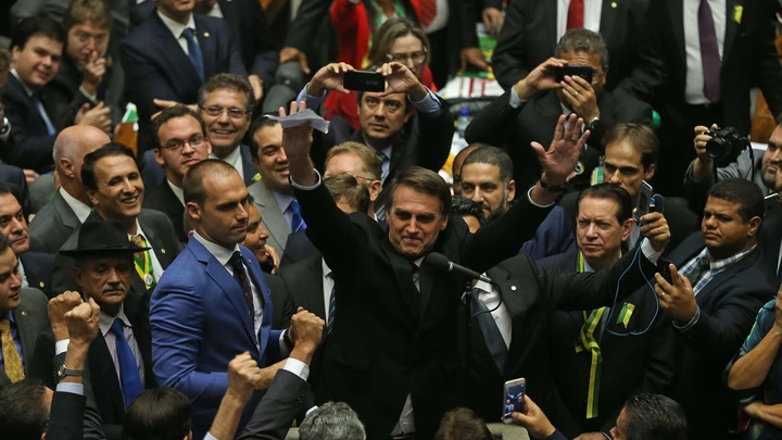 O então deputado Jair Bolsonaro vota na sessão da Câmara dos Deputados o pedido de impeachment da presidente Dilma Rousseff.