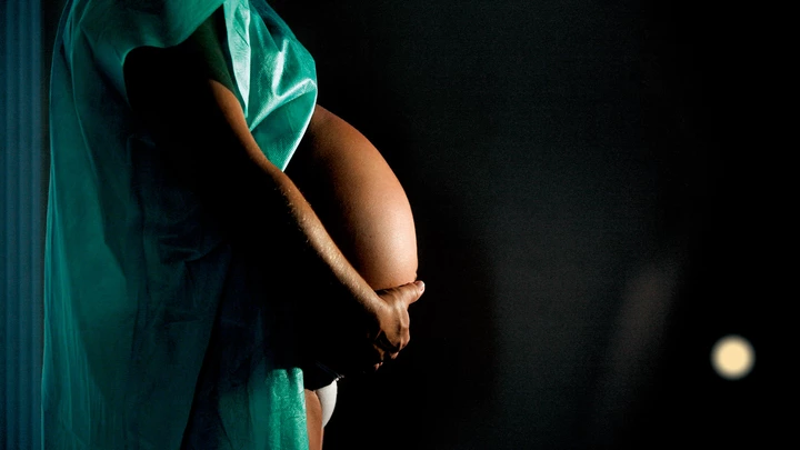 Coronavírus: Serviços de saúde cortam contraceptivos quando mulheres mais precisam evitar gravidez