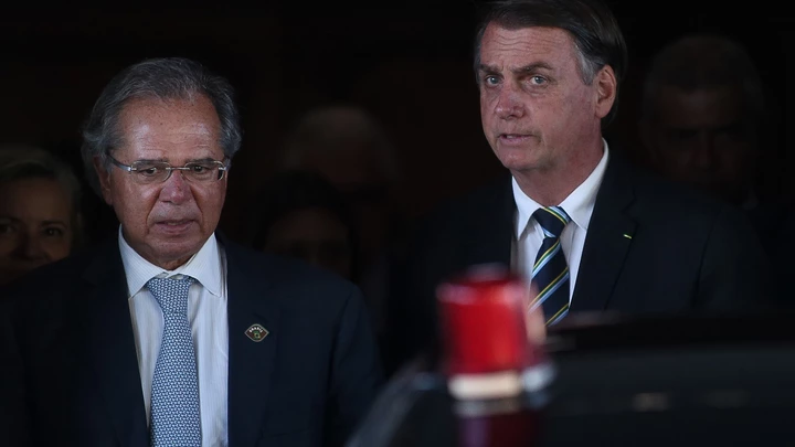 O presidente Jair Bolsonaro e o ministro da Economia, Paulo Guedes, após reunião na sede do ministério, em Brasília.