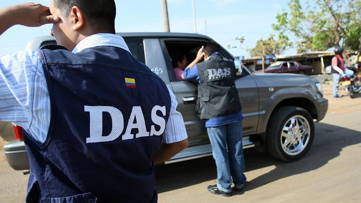 members of the Colombian DAS check cars in the border region of Paraguachon, in the Colombian-Venezuelan Guajira, state of Maracaibo, some 650 km northwest of Caracas on March 4, 2008. Colombia on Monday tried to tamp down tensions over its incursion into Ecuador, which has sparked diplomatic rebukes from around Latin America and led to a military standoff with its neighbors. Venezuela and Ecuador moved troops to their borders with Colombia and engaged in a war of words following Colombia's anti-guerrilla raid Saturday into Ecuador.   AFP PHOTO/Juan BARRETO (Photo credit should read JUAN BARRETO/AFP/Getty Images)