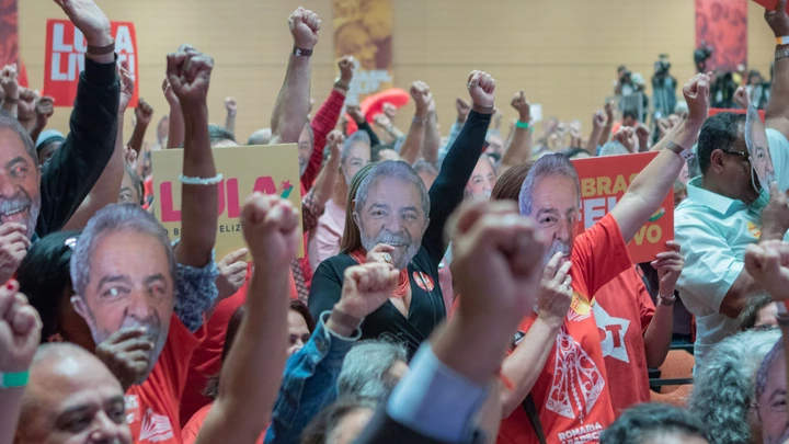 Extrema direita se consolida, Judiciário ajuda Bolsonaro e eleitores resistem ao tapetão anti-Lula