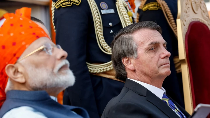 O primeiro ministro da Índia, Narendra Modi, e Jair Bolsonaro durante cerimônia do Dia da República da Índia.