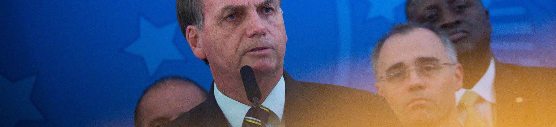 Com canetada escondida, Bolsonaro asfixia Lei de Proteção de Dados em meio à pandemia