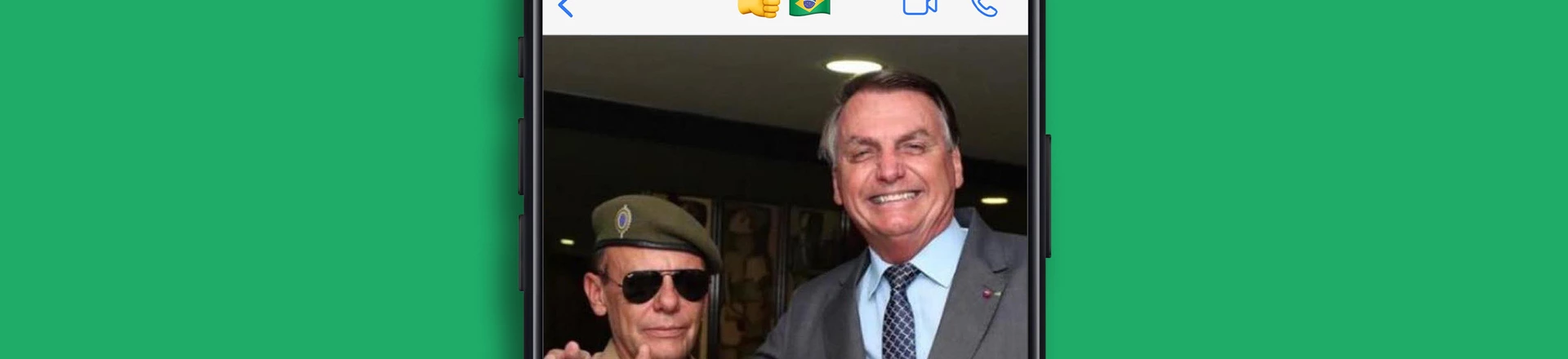 Andriely Cirino, capitão da ativa do Exército, posa ao lado de Jair Bolsonaro.