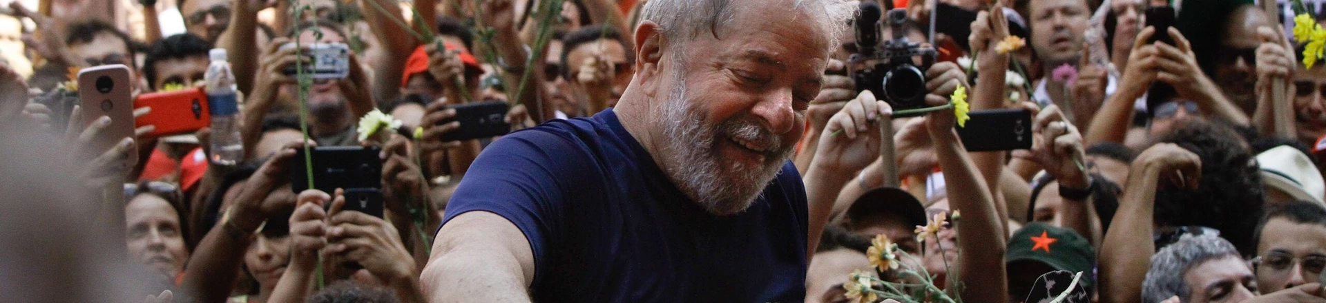 Chomsky: ‘eu recém visitei Lula, o mais proeminente preso político da atualidade’