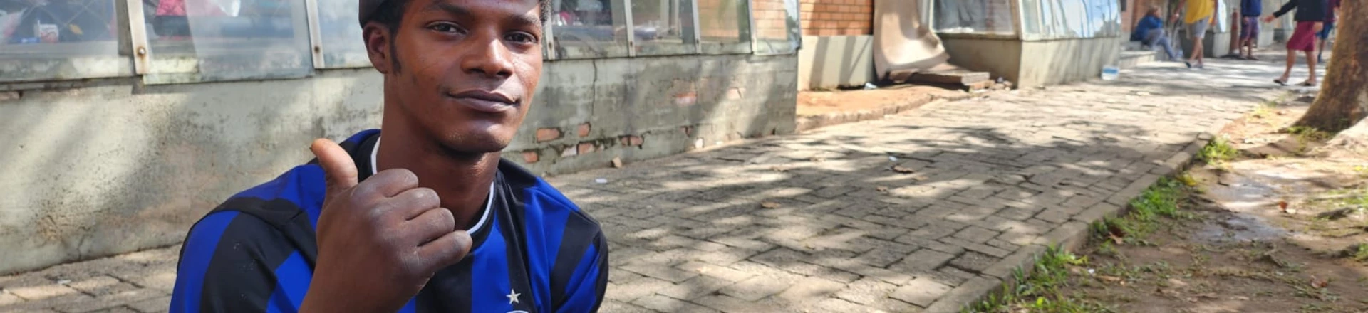 Carlos Santos Soares, de 24 anos, viveu uma jornada angustiante ao passar quase três dias inteiro agarrado ao telhado de uma casa em Canoas.