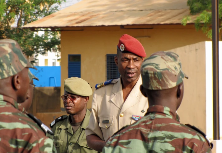 Mais um militar treinado pelos EUA dá golpe de estado na África Ocidental
