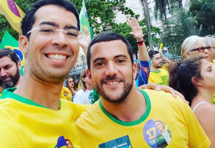 Novo app de Bolsonaro entrega seus dados de localização, fotos e arquivos para assessor e advogado de Carlos