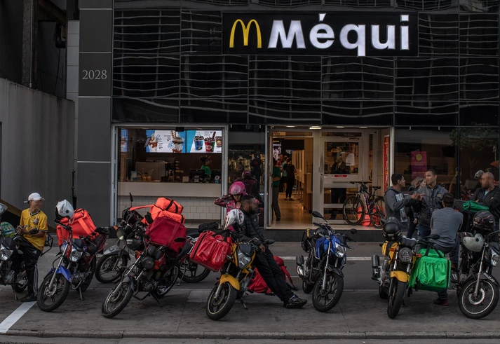 ‘Burra’, ‘picolé de piche’, ‘viadinho’: ex-funcionários do McDonald’s relatam cultura de abusos