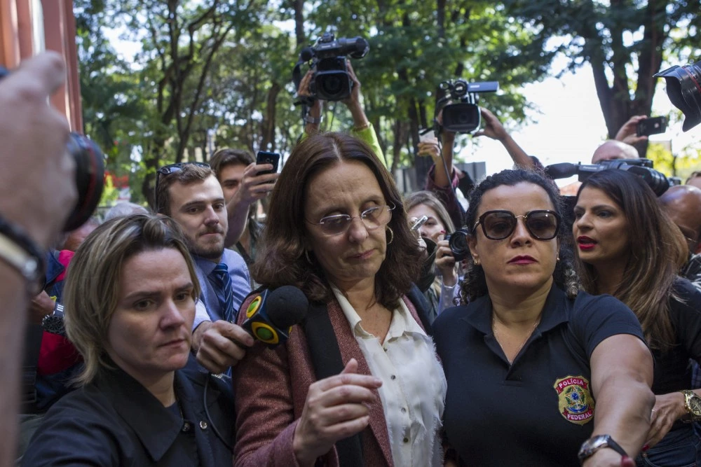 BELO HORIZOINTE, MG, 18.05.2017: ANDREA-NEVES - A irmã do senador Aécio Neves, Andrea Neves, chega ao Instituto Médico Legal após ser presa em nova fase da Operação Lava Jato. (Foto: Pedro Silveira/Folhapress)