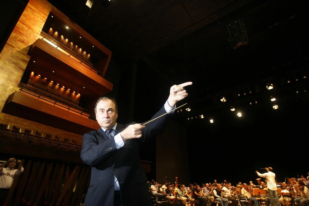 RIO DE JANEIRO, RJ, BRASIL, 27-12-2008: O prefeito do Rio de Janeiro, Cesar Maia (DEM), durante concerto inaugural da Cidade da Música Roberto Marinho, na Barra da Tijuca, zona oeste do Rio de Janeiro (RJ). (Foto: Rafael Andrade/Folhapress, COTIDIANO)