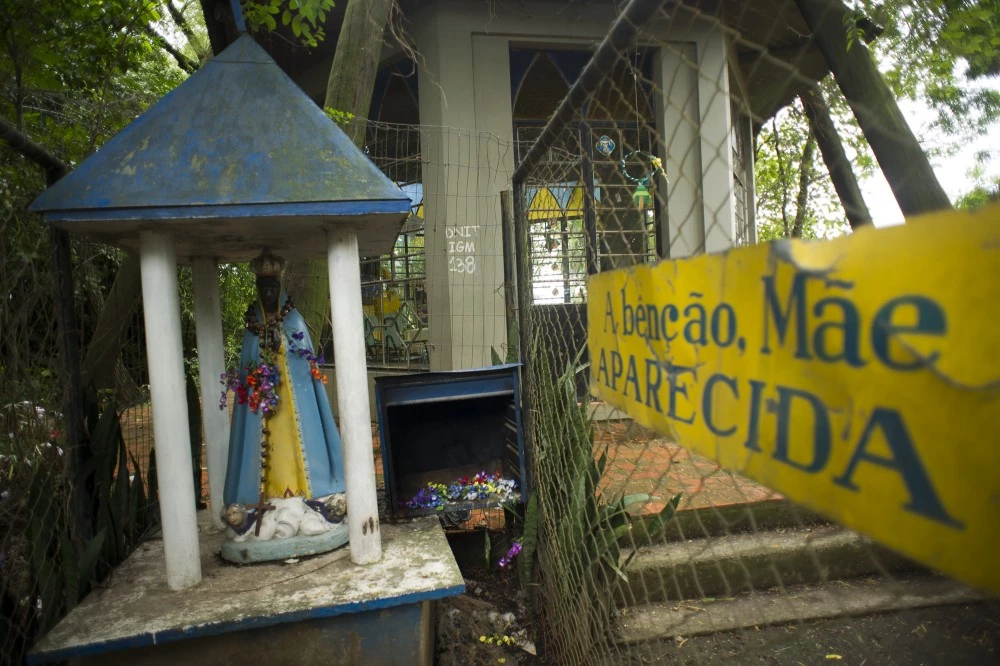 2018.01.23 - Porto Alegre/RS/Brasil: </p><br /><br /><br /><br /><br /> <p>Associação de Catadores da Ilha Grande dos Marinheiros, o primeiro galpão de reciclagem do Rio Grande do Sul, no bairro Arquipélago, região das ilhas da Capital.</p><br /><br /><br /><br /><br /> <p>Foto: Ramiro Furquim/outroangulo.com