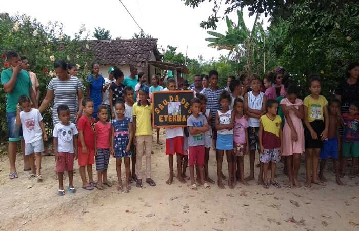 Crianças do Engenho Roncadorzinho homenageiam amigo assassinado