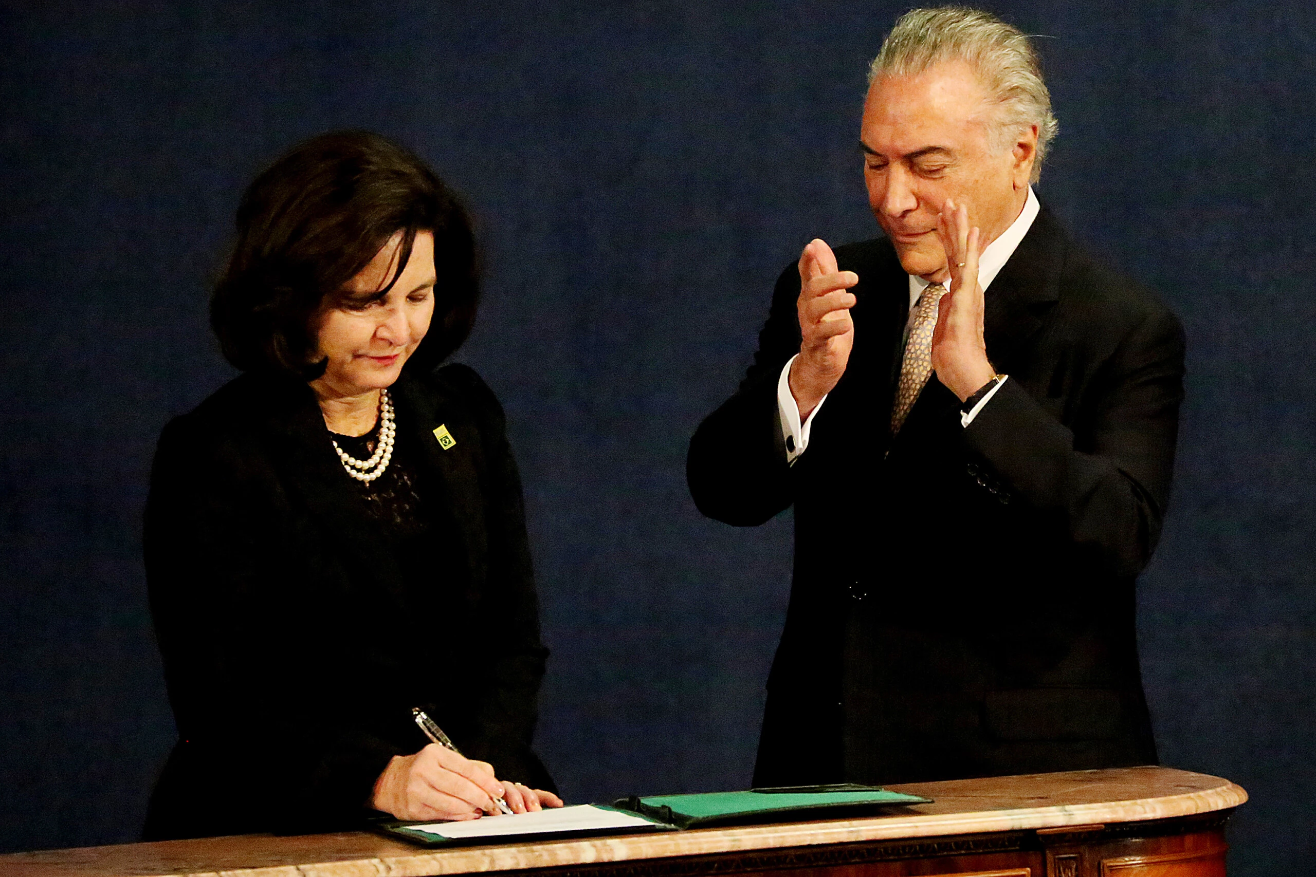 BRASÍLIA,DF,18.09.2017:POSSE-RAQUEL-DODGE-CARGO-PROCURADORA-GERAL-REPÚBLICA - O presidente Michel Temer empossa Raquel Dodge como nova procuradora-geral da República, no auditório Juscelino Kubitschek, na sede da Procuradoria-Geral da República em Brasília (DF), na manhã desta segunda-feira (18). (Foto: Fátima Meira/Futura Press/Folhapress)