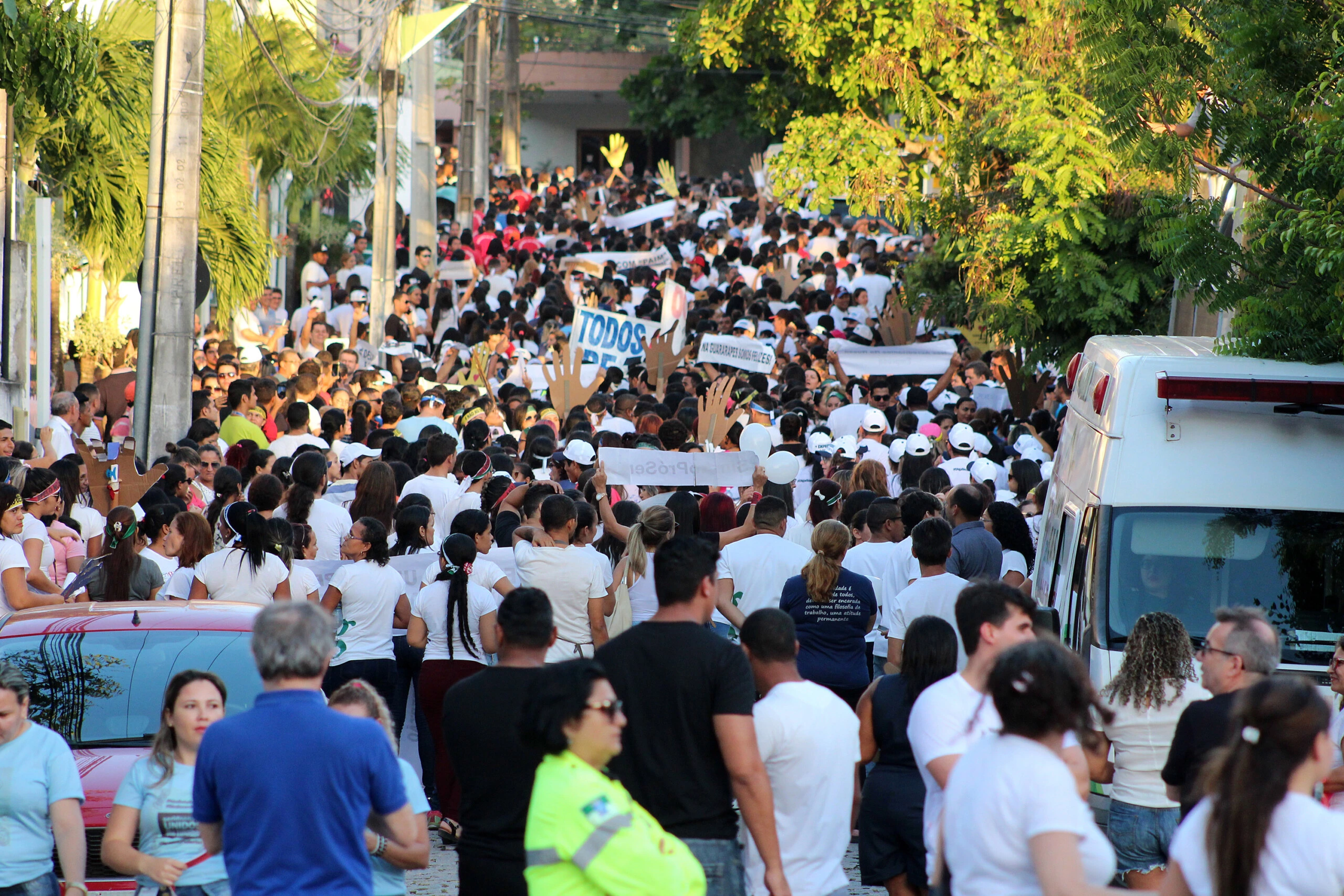 VAZIO,RN,21.09.2017:PROTESTO-FUNCIONÁRIOS-GUARARAPES-LAGOA-NOVA - Protesto de funcionários da Guararapes contra ação do Ministério Público do Trabalho (MPT), em frente a sede do MPT, em Lagoa Nova (RN), nesta quinta-feira (21). A ação do Ministério é motivada por irregularidades identificadas nas fábricas do interior do Estado. (Foto: Frankie Marcone/Futura Press/Folhapress)