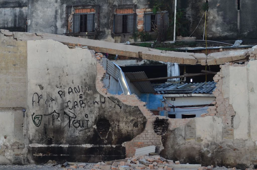 São Paulo - Muro derrubado pela prefeitura dia 23 que deixou três feridos na região da Cracolândia (Rovena Rosa/Agência Brasil)