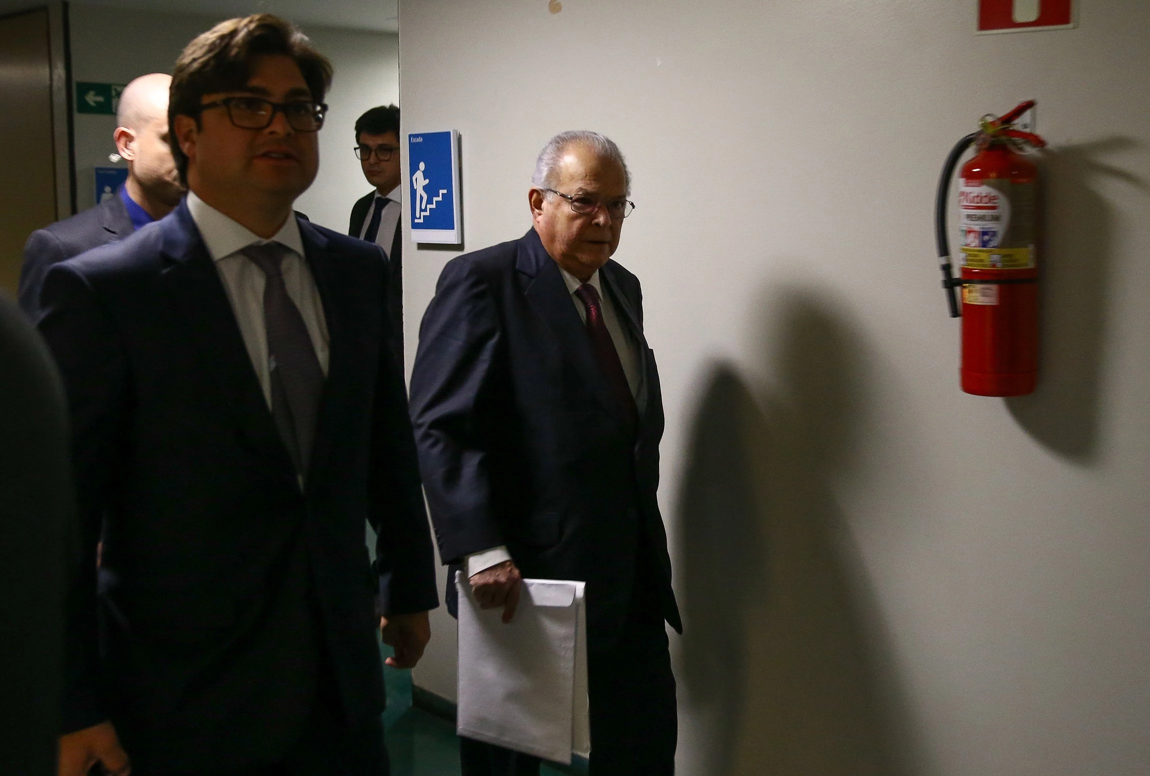 BRASÍLIA, DF, 03-07-2019: EMÍLIO-ODEBRECHT - O empresário Emílio Odebrecht chega ao plenário onde a CPI do BNDES irá se reunir para ouvi-lo, na Câmara dos Deputados. (Foto: Pedro Ladeira/Folhapress)