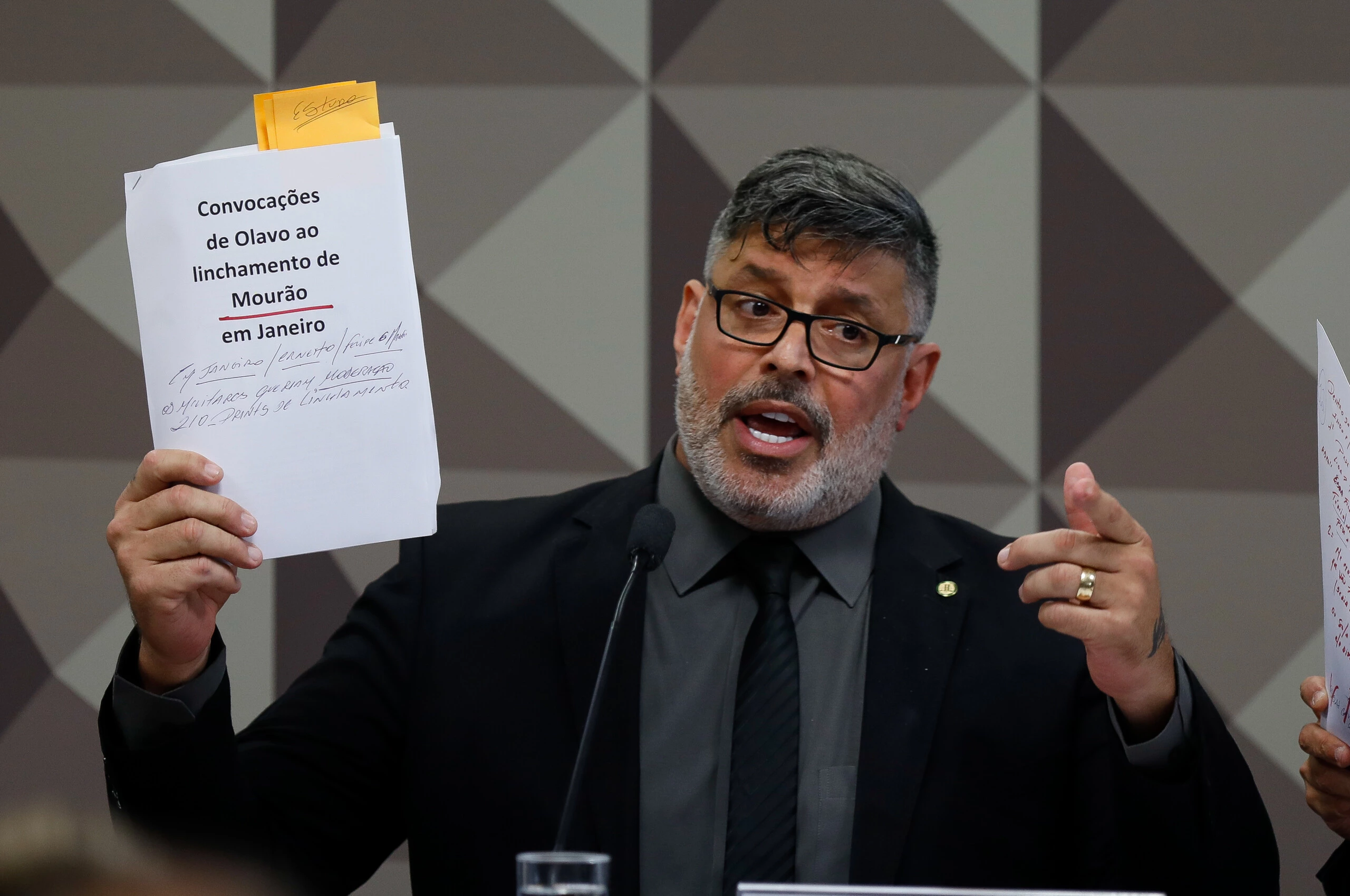 BRASÍLIA, DF, 30.10.2019 - O deputado federal Alexandre Frota (PSDB-SP) durante seu depoimento na CPMI (Comissão Parlamentar Mista de Inquérito) das Fake News, em Brasília (DF). O deputado faz várias acusações sobre o funcionamento do que ele chama de milícias virtuais e mostrou tuítes e manifestações em redes sociais de expoentes da direita brasileira, parlamentares e pessoas ligadas ao presidente Jair Bolsonaro (PSL). (Foto: Pedro Ladeira/Folhapress)