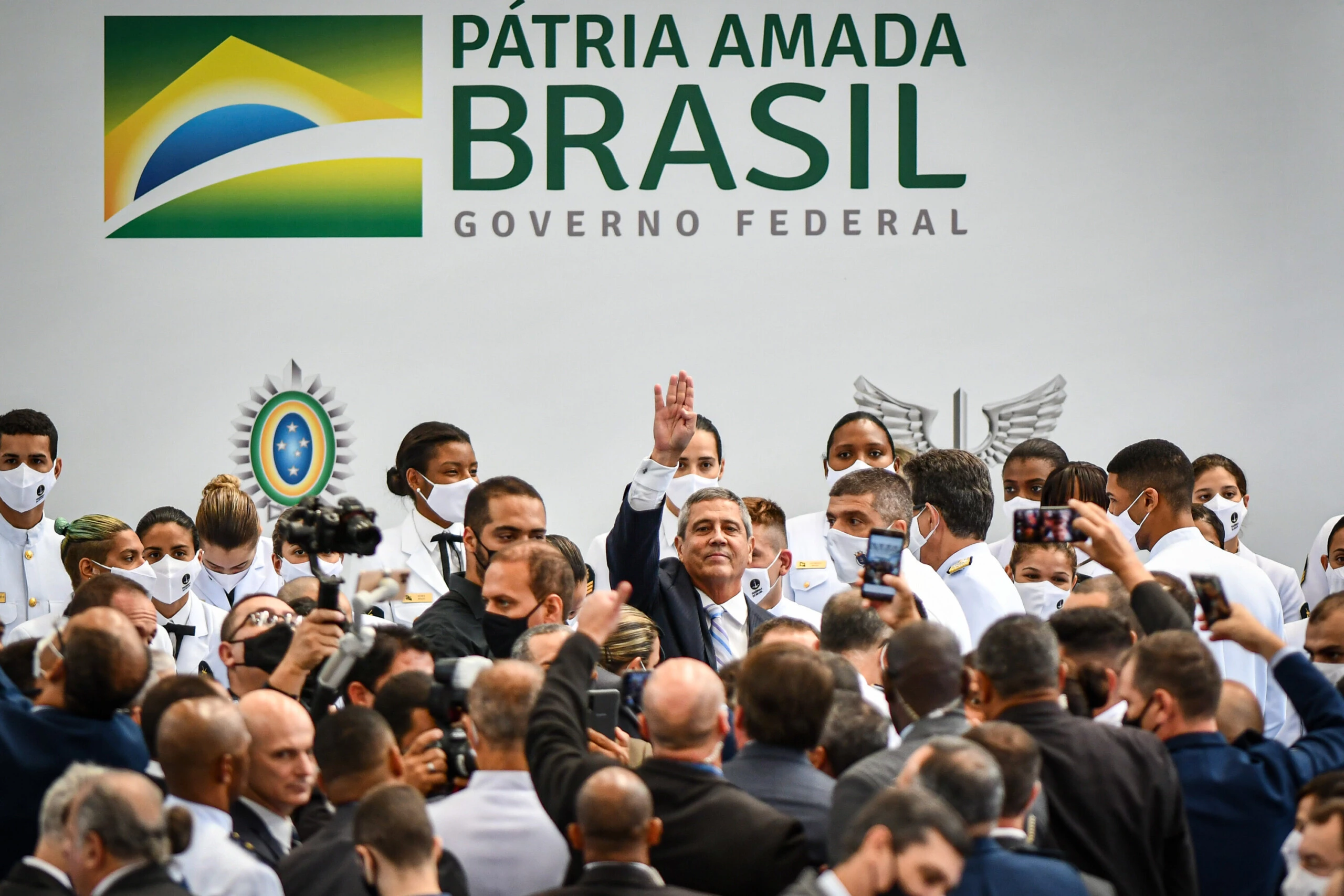 RIO DE JANEIRO, RJ, 01.09.2021: JAIR-BOLSONARO-RIO - Ministro da Defesa, general Walter Braga Netto - O presidente Jair Bolsonaro participa da entrega da medalha do Mérito Desportivo Militar no Centro de Educação Física Almirante Adalberto Nunes (CEFAN), no bairro da Penha, no Rio de Janeiro, nesta quarta-feira. (Foto: Alexandre Neto/Photo Press/Folhapress)