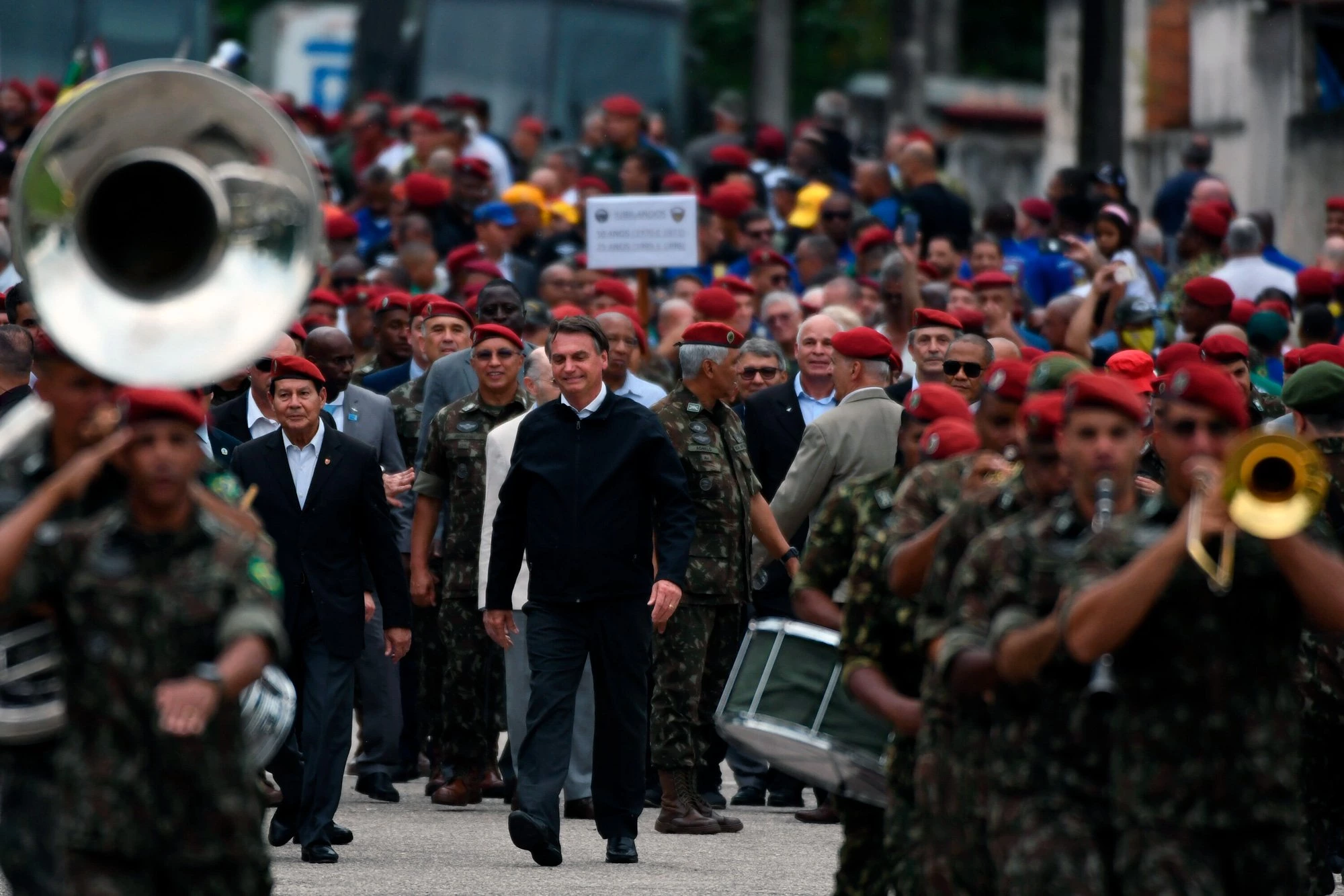 O presidente Jair Bolsonaro (sem partido) comparecer à cerimônia de formatura do 76º Aniversário da Brigada de Infantaria Paraquedista, na Vila Militar, Rio de Janeiro.