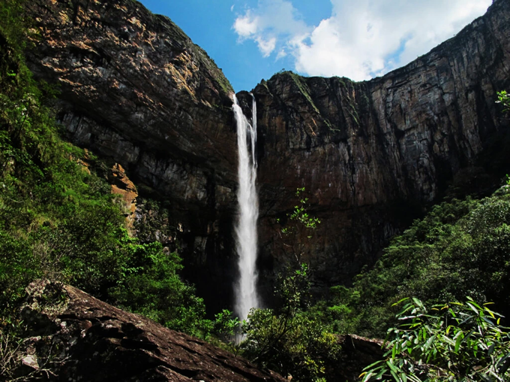 Vista da Cachoeira do Tabuleiro, na serra do Espinhaço, no município de Conceição do Mato Dentro (MG). É mais alta de Minas Gerais e a terceira maior do Brasil. (Conceição do Mato Dentro, MG, 02.01.2014. Foto: José Emílio Perillo/Folhapress)