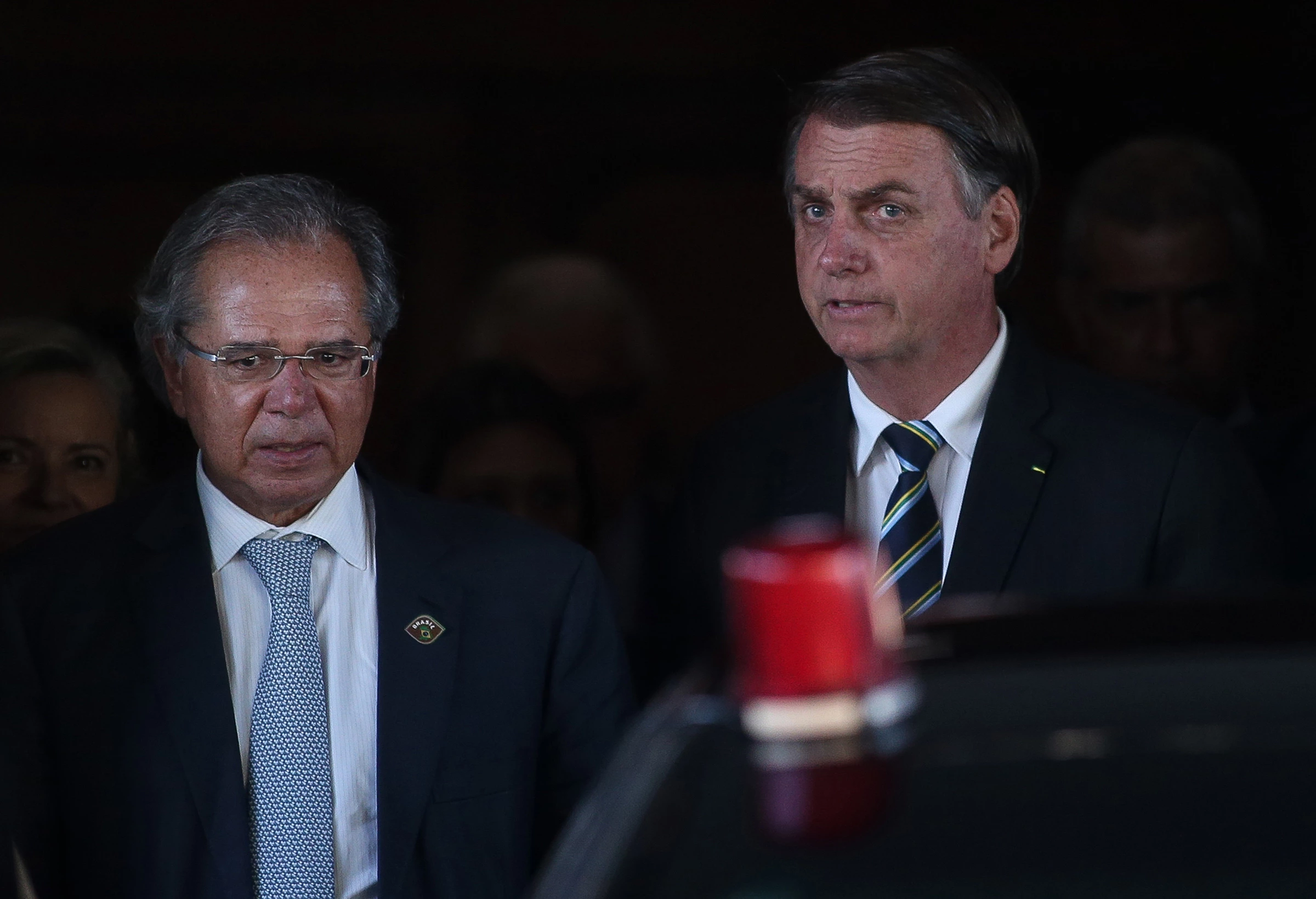 O presidente Jair Bolsonaro e o ministro da Economia, Paulo Guedes, após reunião na sede do ministério, em Brasília.