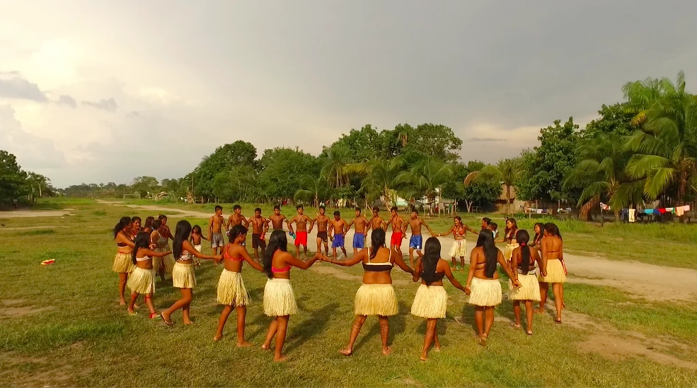 6-Munduruku-Indians-dancing-1483993793