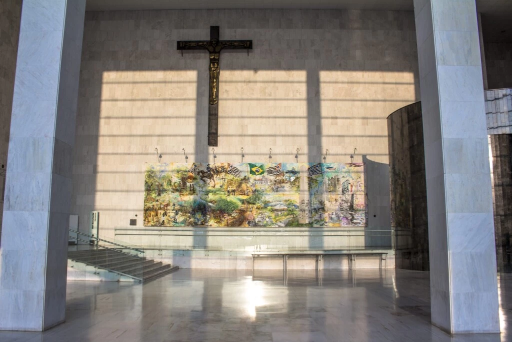 Crucifixo no hall da Assembleia Legislativa do Estado de São Paulo.