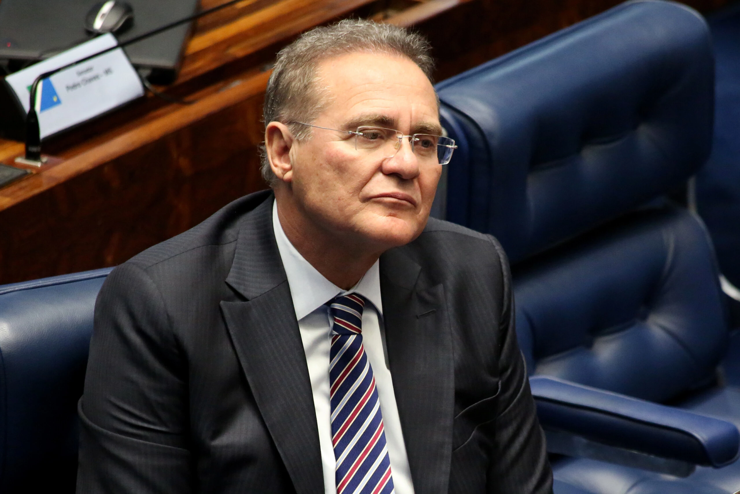 BRASÍLIA,DF,04.07.2017:SESSÃO-SENADO-MOVIMENTAÇÃO - O senador Renan Calheiros participa de sessão no Senado Federal em Brasília (DF), nesta terça-feira (04). (Foto: Fátima Meira/Futura Press/Folhapress)