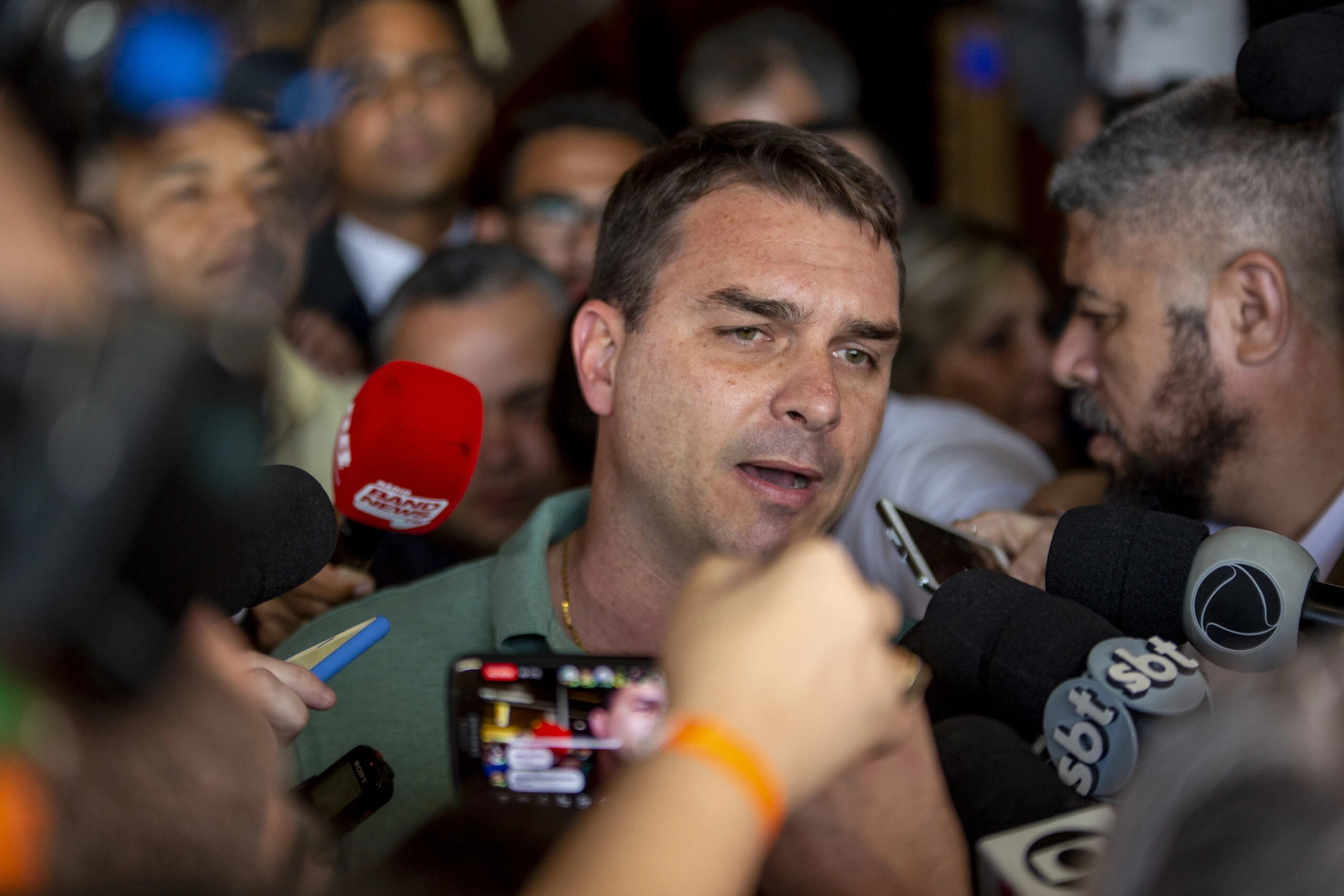 The son of the candidate Jair Bolsonaro, Flavio Bolsonaro, arrives at the Albert Einstein hospital on the afternoon of Friday 07, Bolsonaro, who suffered an attack on the afternoon of yesterday in Sao Paulo. Juiz de Fora, MG, while fulfilling campaign agenda, was transferred to Sao Paulo this morning to continue the recovery treatment, his condition is considered serious and stable. Photo: Suamy Beydoun / AGIF (via AP)