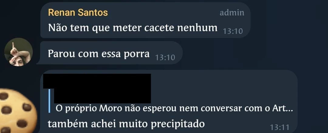 Membro do MBL e Renan Santos, líder do movimento, falando sobre Arthur do Val em um grupo de WhatsApp.