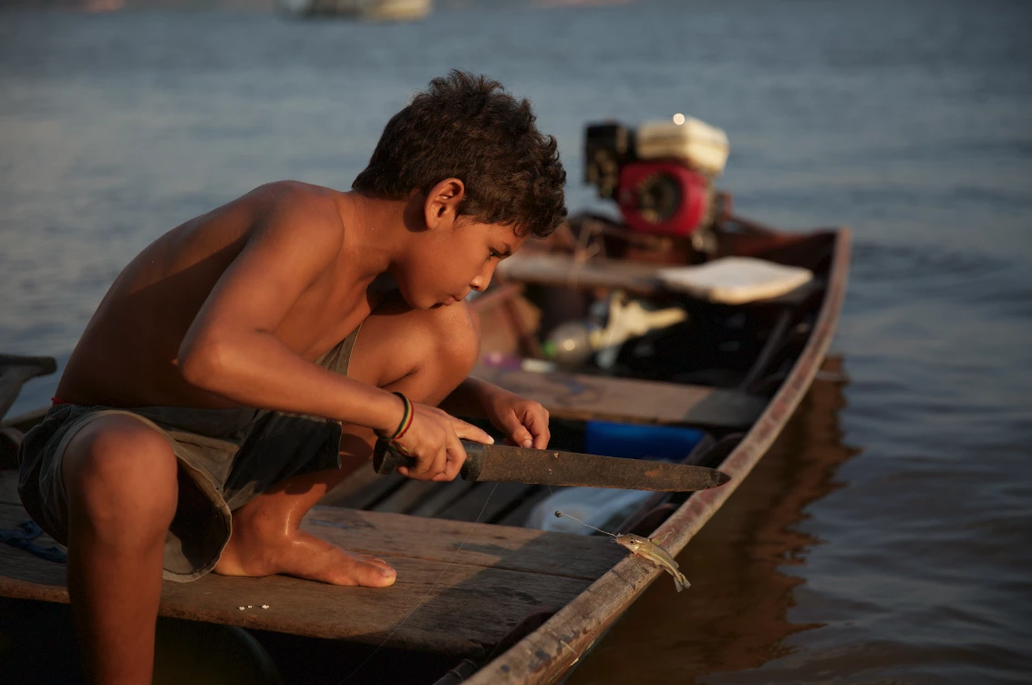 Garoto-pescando-Mayangdi-Inzaulgarat-1484917962