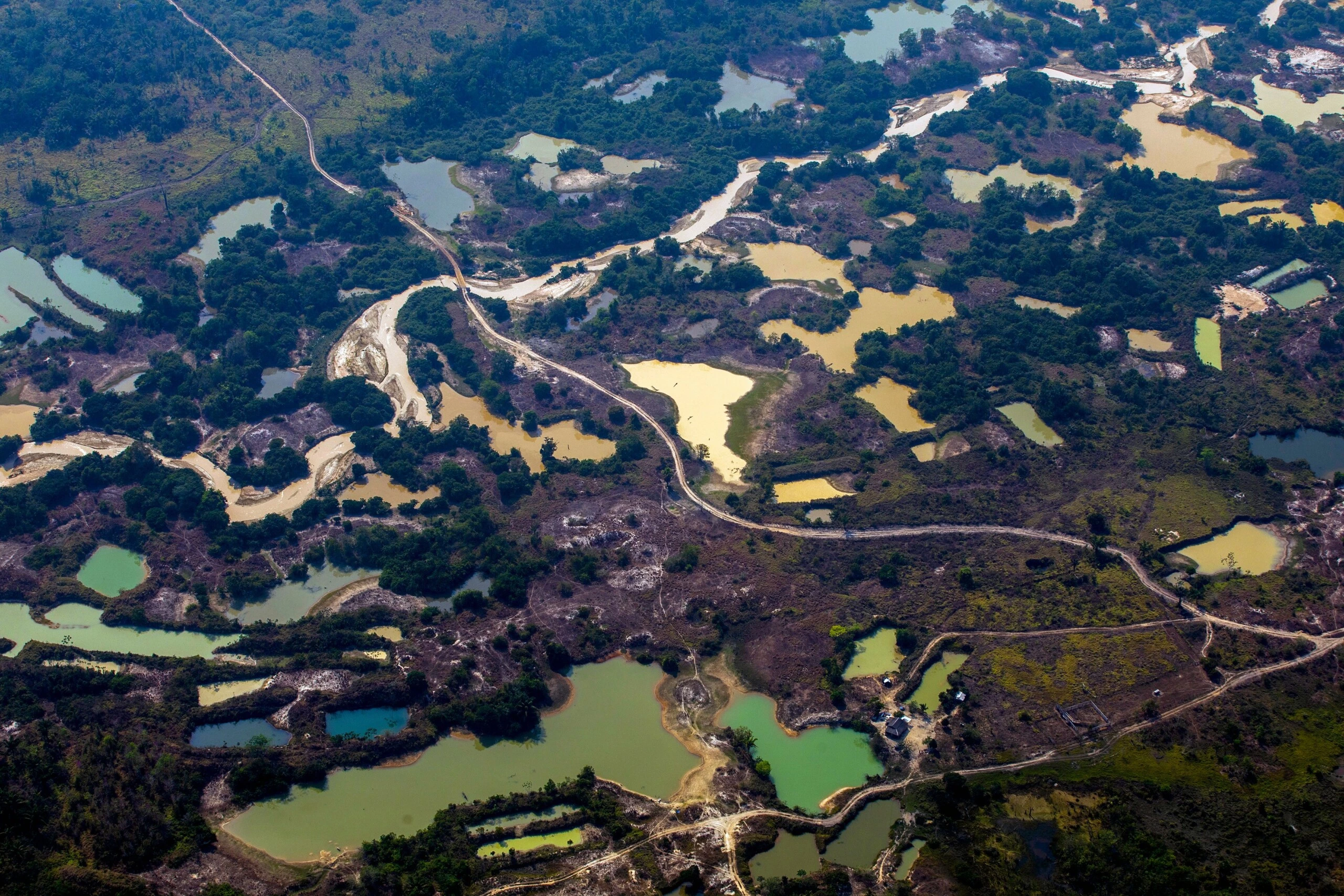 Campo de mineração de ouro informal Esperança IV, perto do território indígena Menkragnoti, no Pará, em 28 de agosto de 2019.