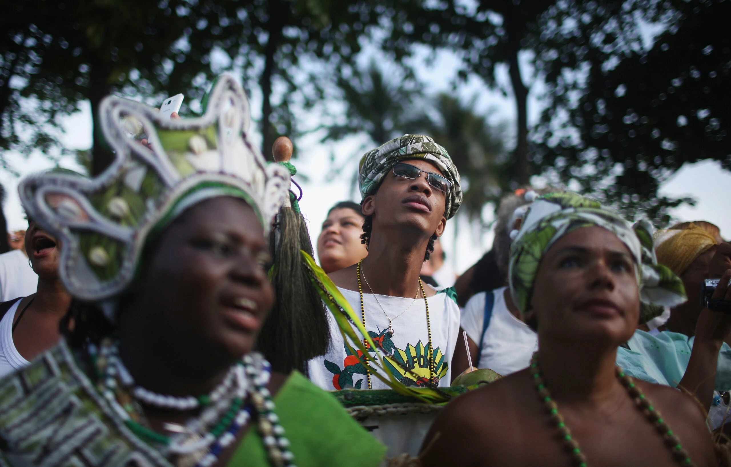 Manifestantes participam da oitava marcha contra intolerância religiosa, no Rio de Janeiro.