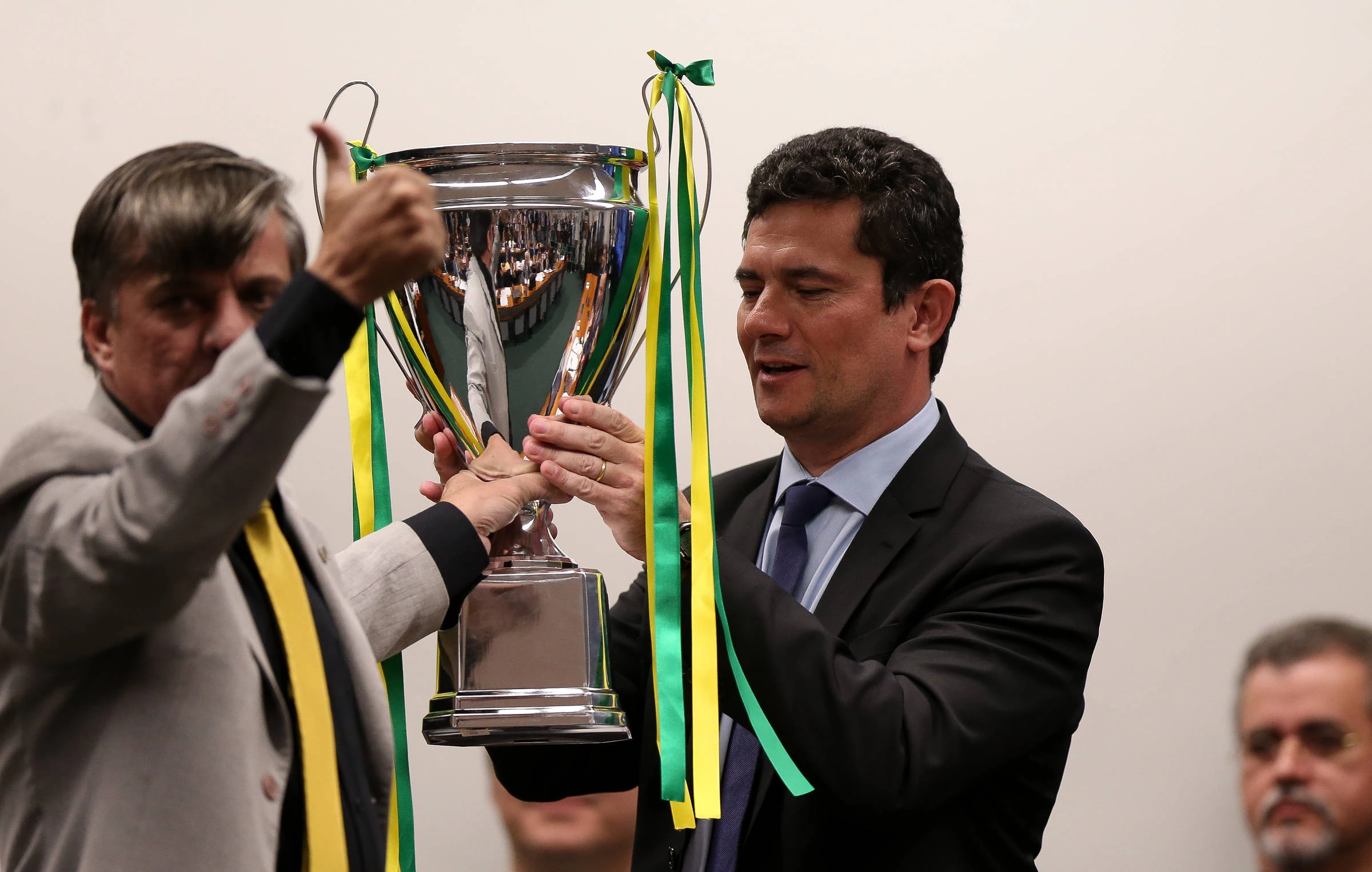 O deputado Boca Aberta (PROS-PR) responde a pelo menos 30 processos, a maioria deles por calúnia, injúria e difamação, mas também por fraude processual e falsificação de documento público.