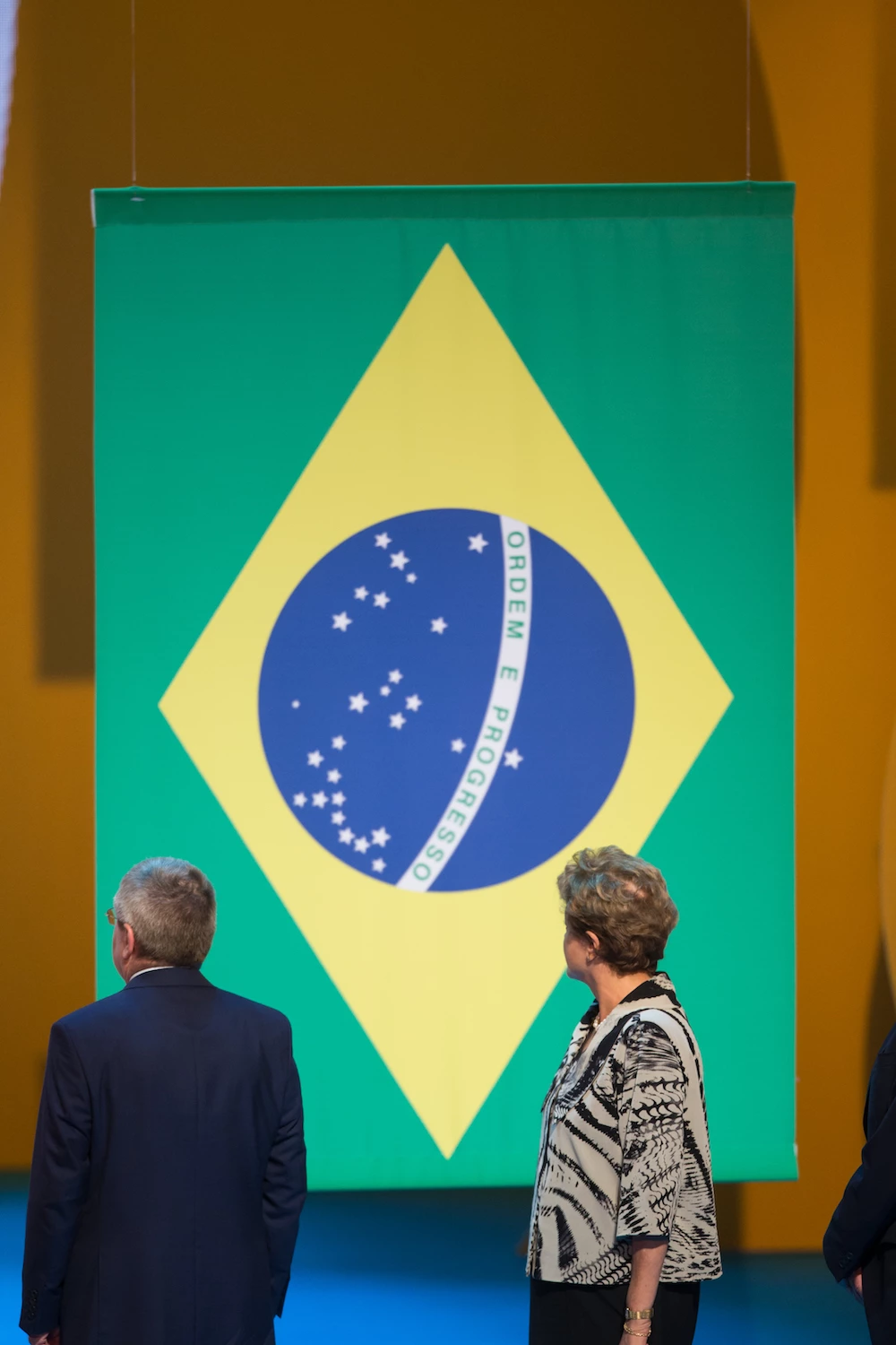 RIO DE JANEIRO, RJ, 05.08.2015: DILMA-RIO - A presidente Dilma Rousseff durante evento na Cidade das Artes, no Rio de Janeiro, que marca exatos 365 dias para os Jogos Olimpicos de 2016. O presidente do COI (Comit?™ Ol??mpico Internacional), Thomas Bach, e o prefeito Eduardo Paes tamb?©m participam do evento. (Foto: Ricardo Borges/Folhapress)