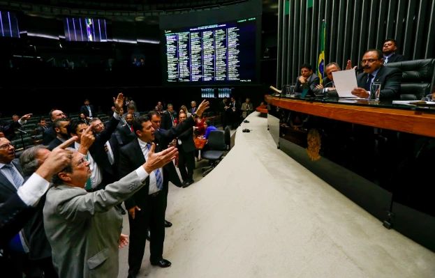 Waldir Maranhão é vaiado por deputados do PSDB e do DEM