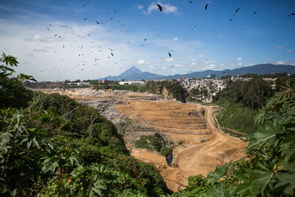 O único aterro oficial da Guatemala, localizado na capital movimentada do país, com 3 milhões de habitantes, é o maior da América Central.