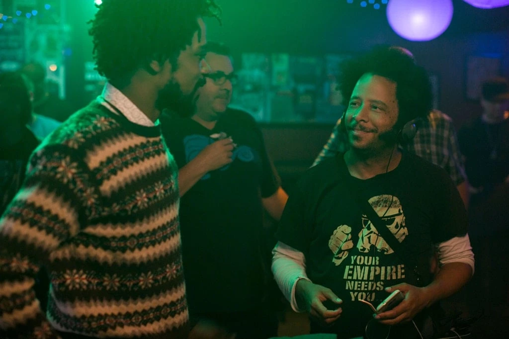 O ator Lakeith Stanfield, à esquerda, e o diretor Boots Riley no set de "Sorry to Bother You".