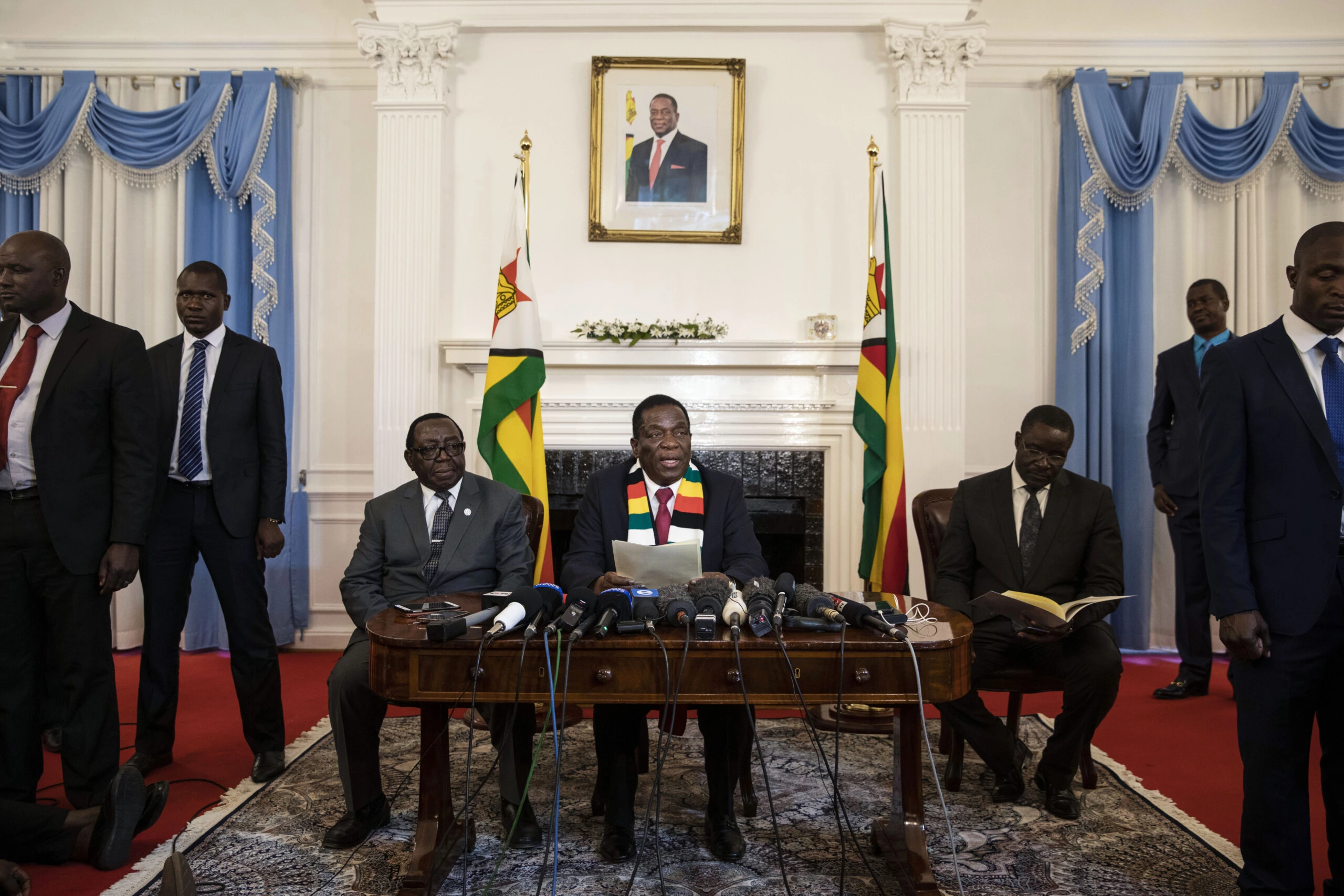 O presidente eleito Emmerson Mnangagwa realiza uma coletiva de imprensa no dia 3 de agosto de 2018 em Harare, no Zimbábue.