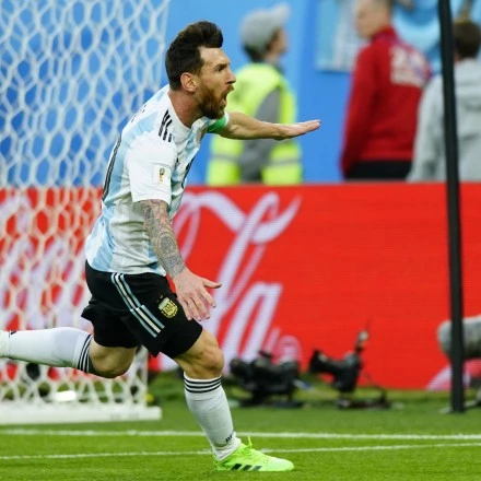 Messi faz seu primeiro gol da Copa no jogo contra a Nigéria (26).