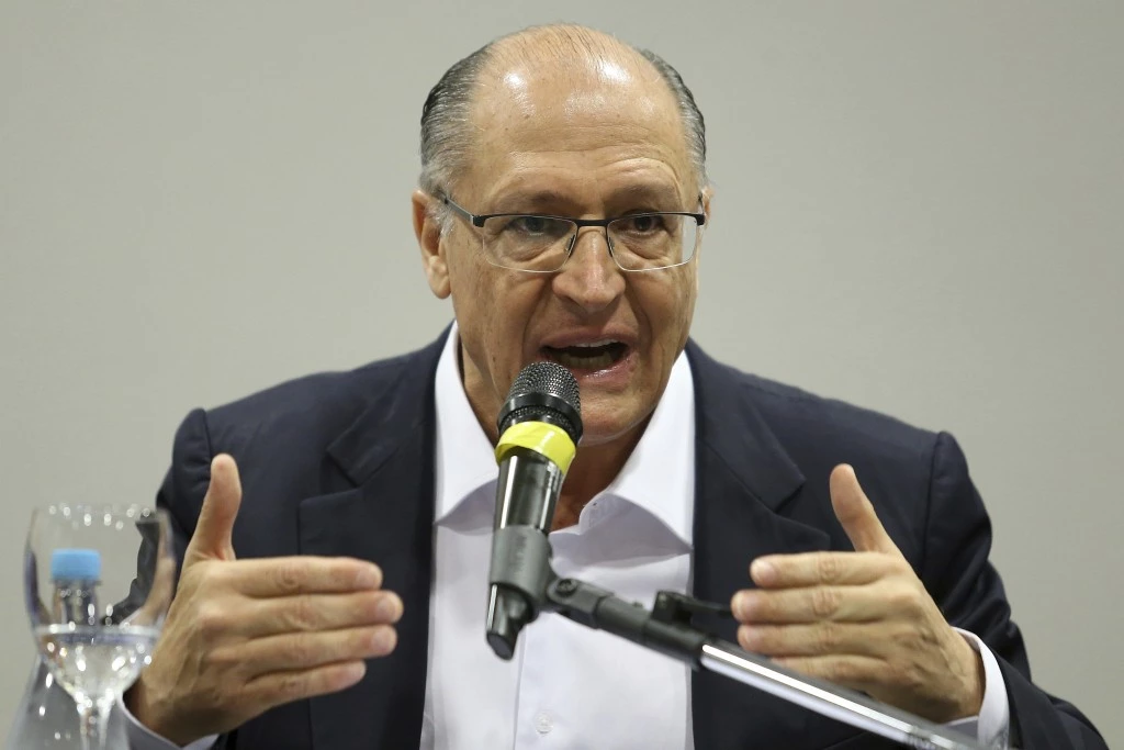 The PSDB pre-candidate to the Presidency of the Republic, Geraldo Alckmin, during a meeting held at the Windsor hotel in Brasilia on Thursday, 26. The Center can present more than one alternative of vice for the Alckmin plate to the Presidency of the Republic . The toucan receives official support from the bloc this morning. The announcement is made without the definition of vice, after businessman Josue Gomes da Silva (PR) has declined the invitation. Members of the bloc try to persuade him to change his mind, but in practice they already work with a plan B. If he can not name a name yet on Thursday, the center will meet again to discuss the matter. Photo: DIDA SAMPAIO/ESTADAO CONTEUDO (Agencia Estado via AP Images)