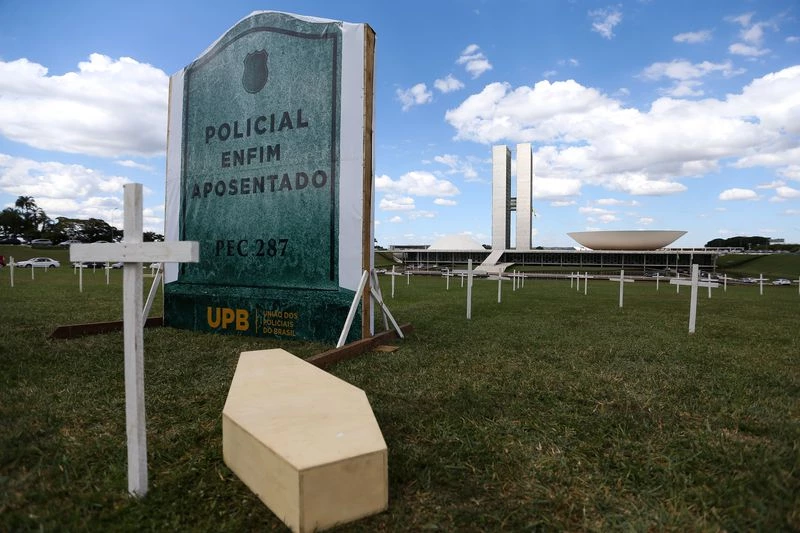 Brasília - Policiais protestam contra a PEC da reforma da Previdência em frente ao Congresso Nacional (Marcelo Camargo/Agência Brasil)